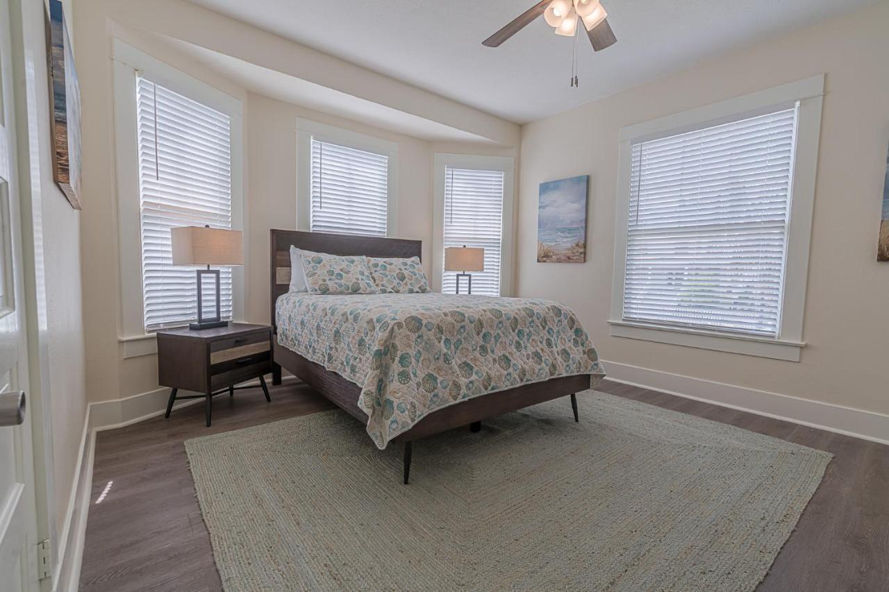 Uptown Cottage Newly Updated Home Near The Strand Galveston Harbor And Utmb Dış mekan fotoğraf